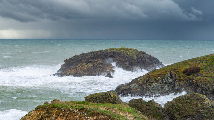 La côte sauvage de Belle-Île sous l'orage