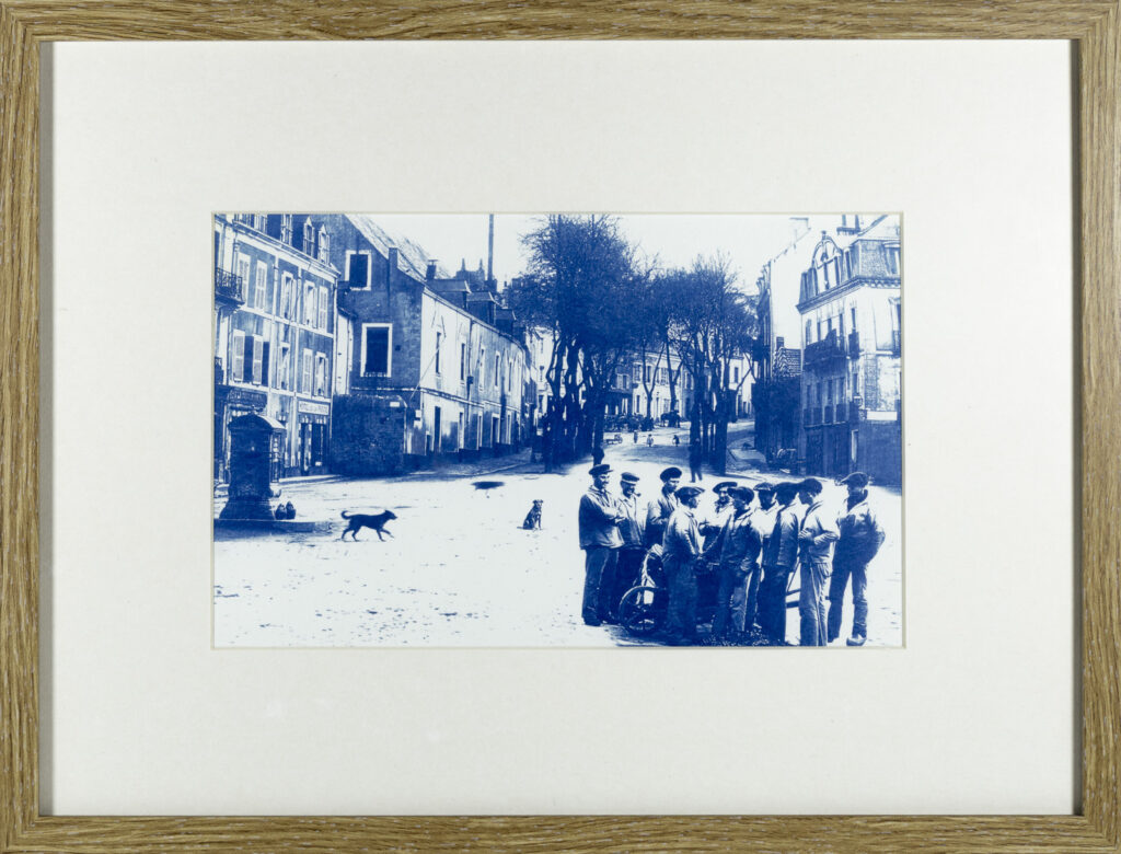 Scène de rue, avenue Carnot à Belle-Ile-en-Mer, Cyanotype
