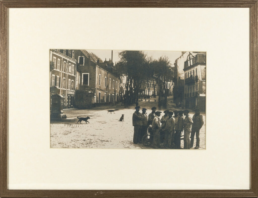 Scène de rue, Avenue Carnot à Palais,  Belle-Ile-en-Mer, Cyanotype au thé vert